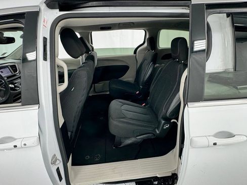 Used 2023 Chrysler Voyager LX FWD image 40