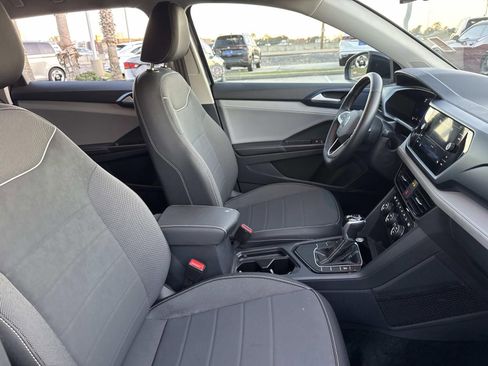 Used 2024 Volkswagen Taos SE image 11