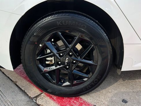 Used 2025 Kia K5 LXS image 9