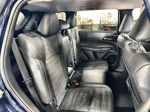 Used 2024 Mitsubishi Outlander SE image 29