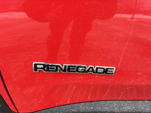 Used 2018 Jeep Renegade Latitude w/ Cold Weather Group image 30