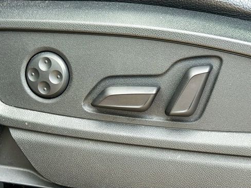 Used 2020 Audi Q5 2.0T Titanium Premium Plus w/ Premium Plus Package image 25