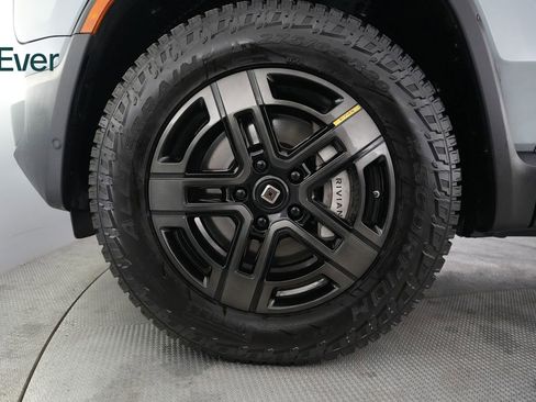 Used 2024 Rivian R1S Adventure image 19