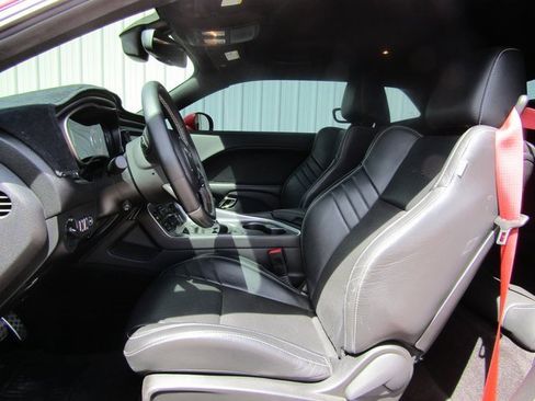 Used 2016 Dodge Challenger SRT Hellcat image 9