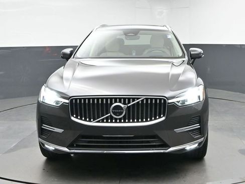 Used 2023 Volvo XC60 B5 Ultimate w/ Climate Package FWD image 3