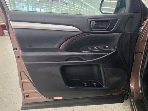 Used 2019 Toyota Highlander Plus AWD/4WD image 33
