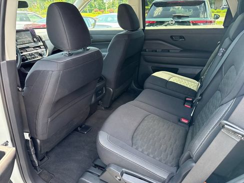 Used 2025 Nissan Pathfinder SV AWD/4WD image 17