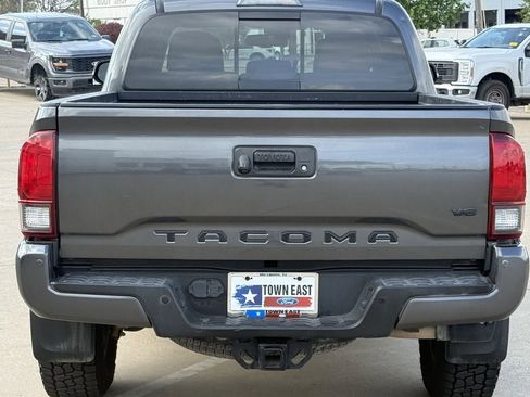 Used 2018 Toyota Tacoma TRD Off-Road w/ Technology Package AWD/4WD image 6