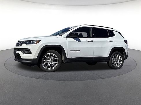 Certified 2022 Jeep Compass Latitude image 2