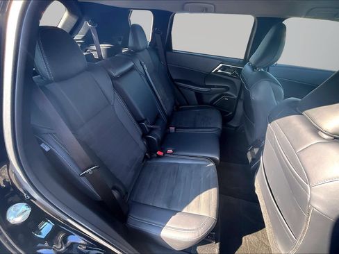 Used 2025 Mitsubishi Outlander SE AWD/4WD image 23