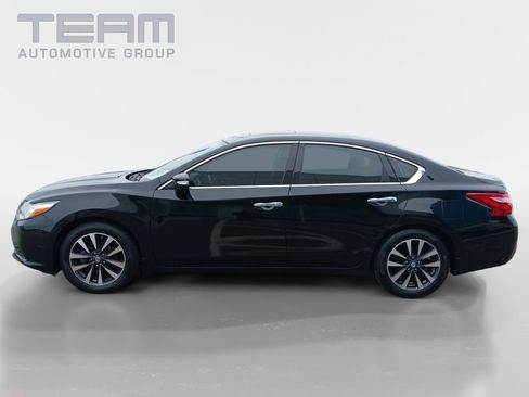 Used 2016 Nissan Altima 2.5 SV w/ Convenience Package image 4