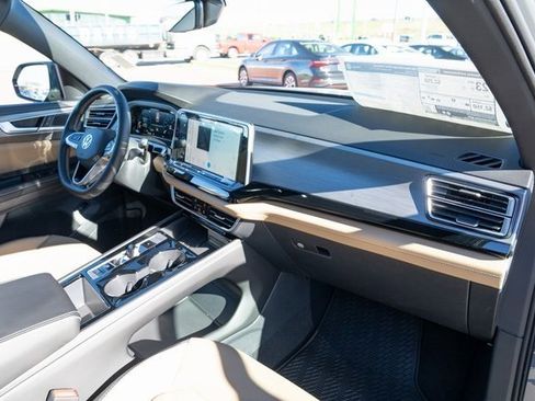 New 2026 Volkswagen Atlas Cross Sport SE image 40