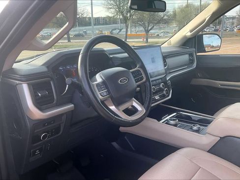 Used 2024 Ford Expedition Max XLT image 2