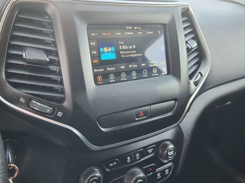 Used 2019 Jeep Cherokee Latitude w/ Popular Appearance Group image 24