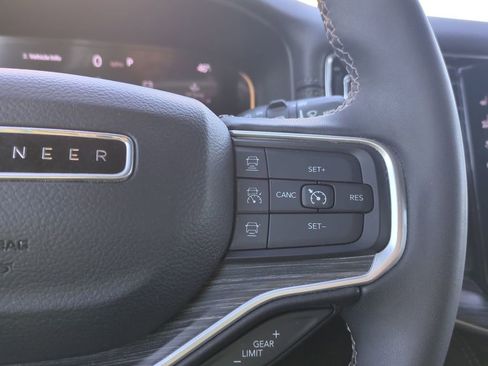 Used 2024 Jeep Wagoneer L Series II w/ Flexible Seating Group image 34