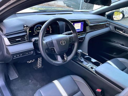 Used 2025 Toyota Camry SE FWD image 17