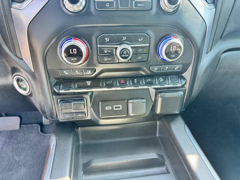 Used 2021 GMC Sierra 3500 SLT w/ SLT Convenience Package AWD/4WD image 24