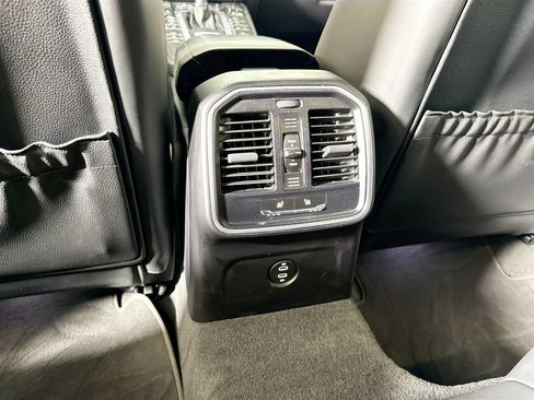 Certified 2020 Porsche Macan AWD/4WD image 20