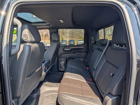 Used 2024 Chevrolet Silverado 1500 High Country w/ High Country Premium Package image 14