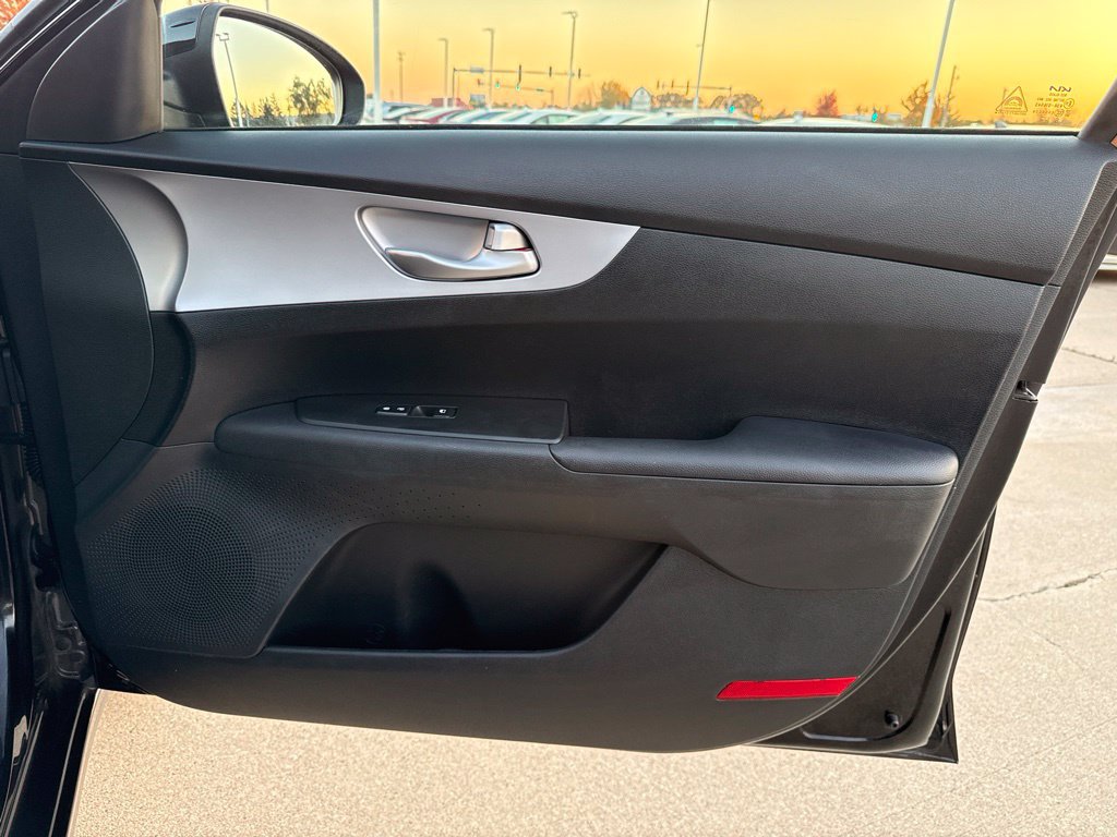 Used 2023 Kia Forte LXS w/ LXS Technology Package FWD image 21