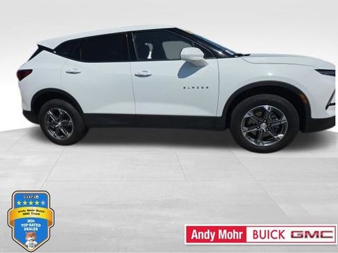 Used 2025 Chevrolet Blazer LT FWD image 1