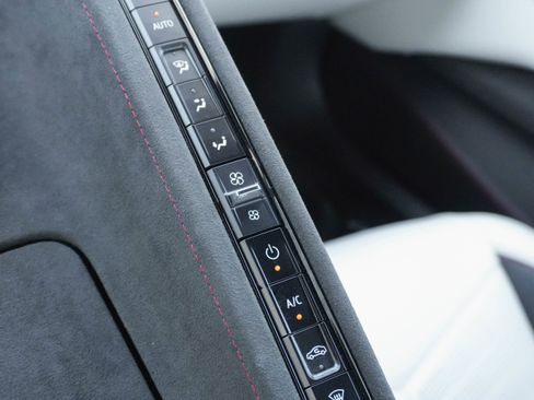 Used 2023 Chevrolet Corvette Stingray Premium Conv w/ Z51 Performance Package image 29