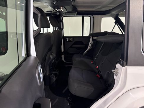 Used 2021 Jeep Wrangler Unlimited Sahara image 16