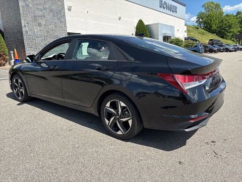 Used 2023 Hyundai Elantra SEL w/ Convenience Package FWD image 3