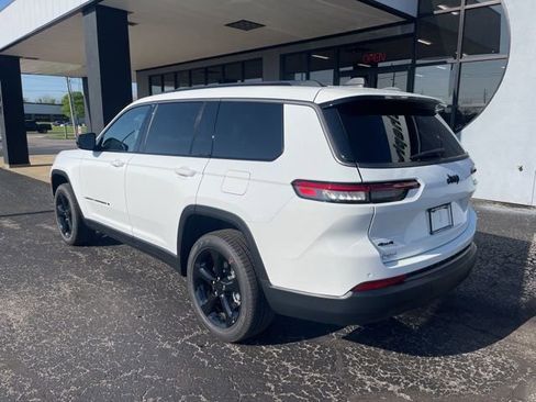 New 2026 Jeep Grand Cherokee L Limited w/ Limited Altitude Package AWD/4WD image 4