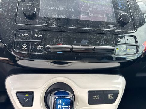Used 2016 Toyota Prius Three Touring FWD image 23