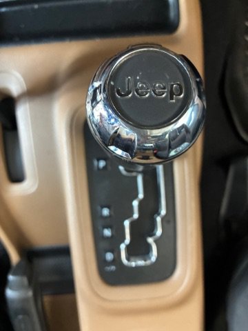 Used 2013 Jeep Wrangler Unlimited Sahara w/ Connectivity Group AWD/4WD image 23