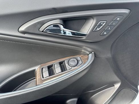 Used 2025 Chevrolet Malibu LT w/ Sport Edition FWD image 18