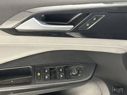 Used 2022 Volkswagen Taos SEL image 19