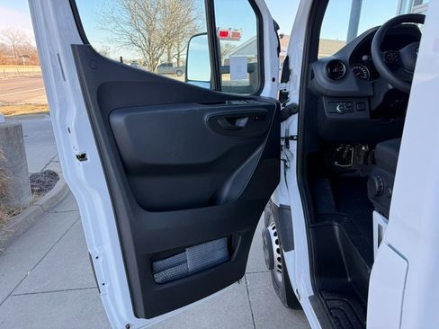 Used 2024 Mercedes-Benz Sprinter 4500 image 8