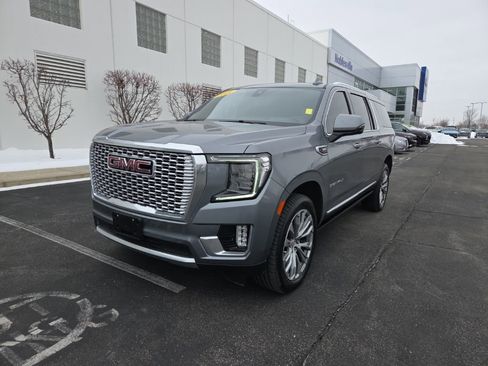 Used 2021 GMC Yukon XL Denali w/ Denali Premium Package image 2