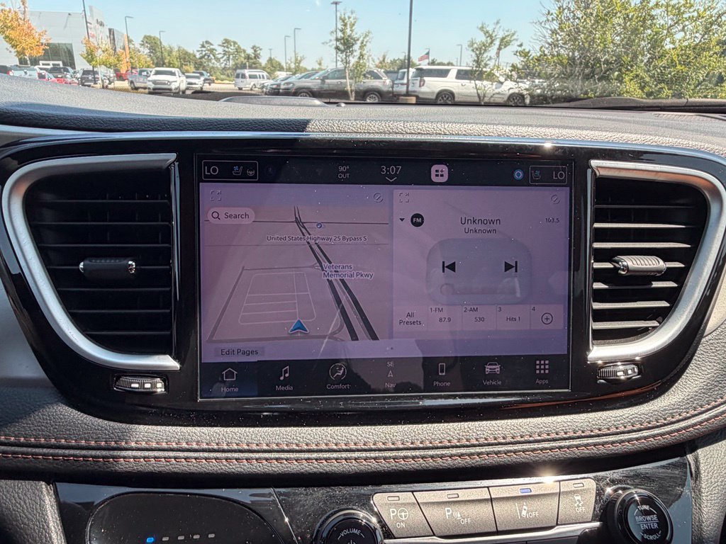 Used 2024 Chrysler Pacifica Pinnacle FWD image 30