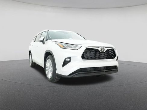 New 2026 Toyota Highlander Limited image 30