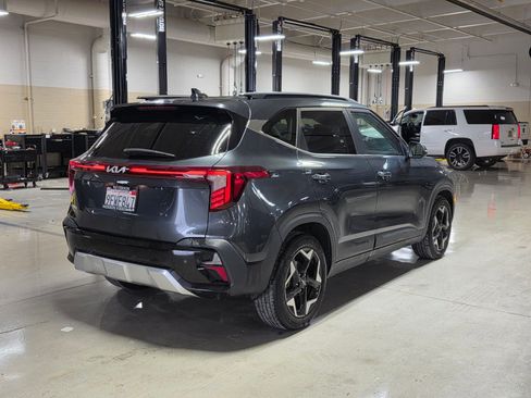 Used 2024 Kia Seltos EX image 7