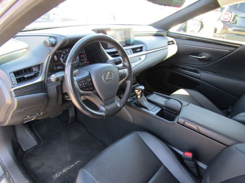 Used 2019 Lexus ES 300h image 29