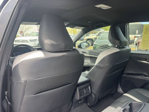 Used 2025 Toyota Camry SE w/ Convenience Package image 14