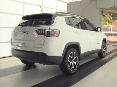 Used 2025 Jeep Compass Limited AWD/4WD image 3