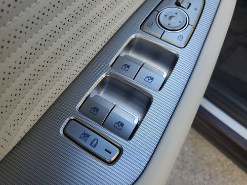 Used 2024 Hyundai Palisade Calligraphy image 21