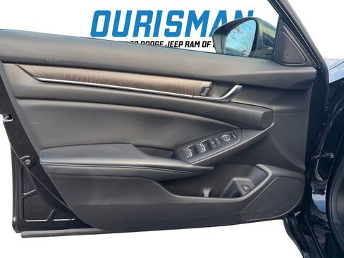 Used 2018 Honda Accord EX image 17