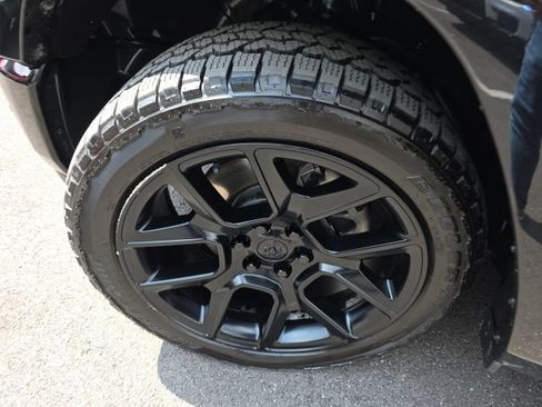 Used 2021 RAM 1500 Laramie AWD/4WD image 38