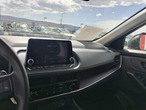 Used 2024 Nissan Rogue S AWD/4WD image 17
