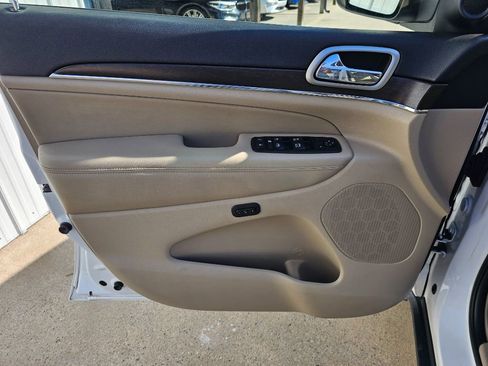 Used 2017 Jeep Grand Cherokee Limited image 26