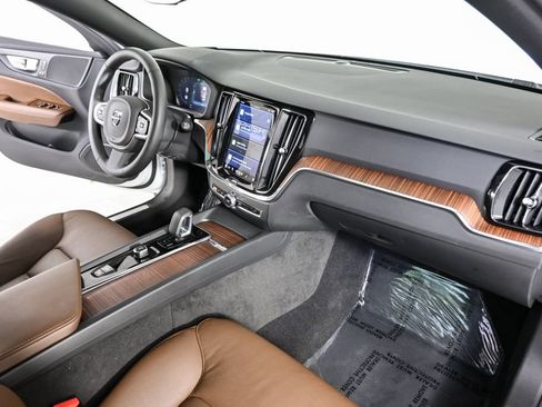 Certified 2025 Volvo V60 B5 Cross Country Plus image 25