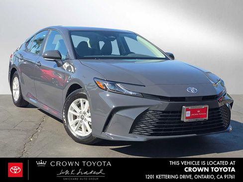 Certified 2025 Toyota Camry LE image 1