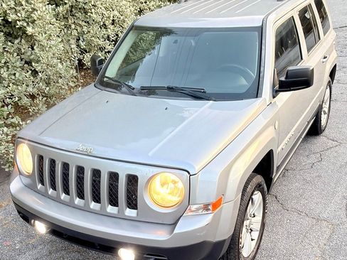 Used 2014 Jeep Patriot Latitude AWD/4WD image 6