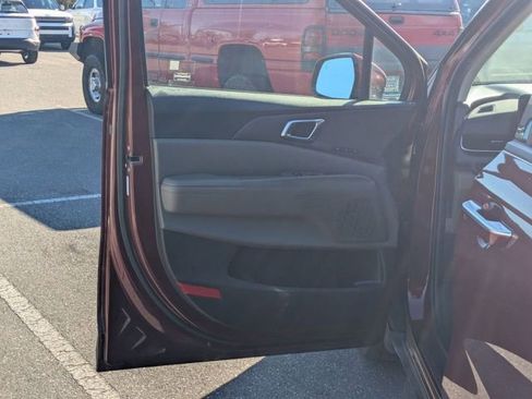 Used 2025 Kia Carnival SX image 25